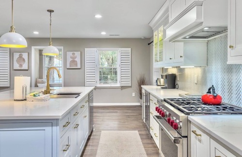 Isle of Palms Casa | 4 BR Beach House, Chef's Kitchen, Pet Friendly, 3 Minute Walk to Beach