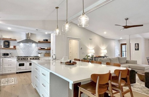 Isle of Palms Casa | 4 BR Beach House | Heated Pool | Pet Friendly