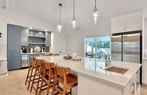 Isle of Palms Casa | 4 BR Beach House | Heated Pool | Pet Friendly