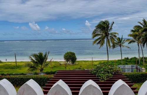 Mtwapa Apartamento | 4 Br BEACH VILLA - SULTAN PALACE BEACH RESORT