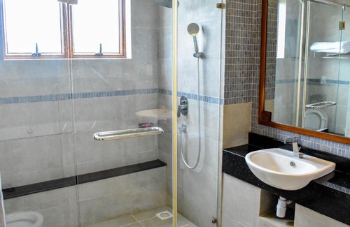 Mtwapa Apartamento | 4 Br BEACH VILLA - SULTAN PALACE BEACH RESORT