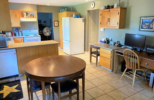 Okanagan-Similkameen Casa | 4 BR Lakefront Penticton Home Perfecto para vacaciones de playa, esquí y vino