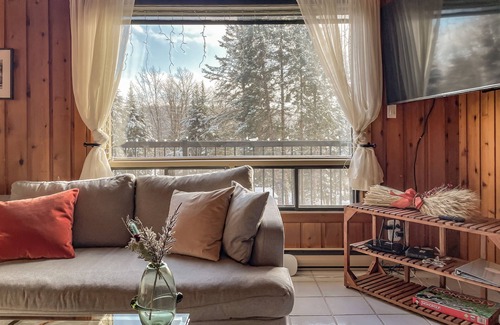 Les Pays-d'en-Haut Regional County Municipality Chalet De Esquí | 4 Br Luxury St-Sauveur Chalet & Pool, Swim Spa, fireplace, close to Ski resort