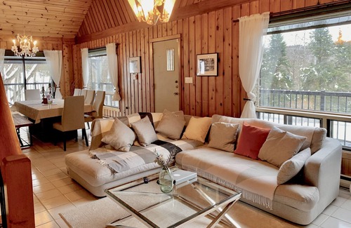 Les Pays-d'en-Haut Regional County Municipality Chalet De Esquí | 4 Br Luxury St-Sauveur Chalet & Pool, Swim Spa, fireplace, close to Ski resort