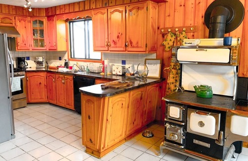 Les Pays-d'en-Haut Regional County Municipality Chalet De Esquí | 4 Br Luxury St-Sauveur Chalet & Pool, Swim Spa, fireplace, close to Ski resort
