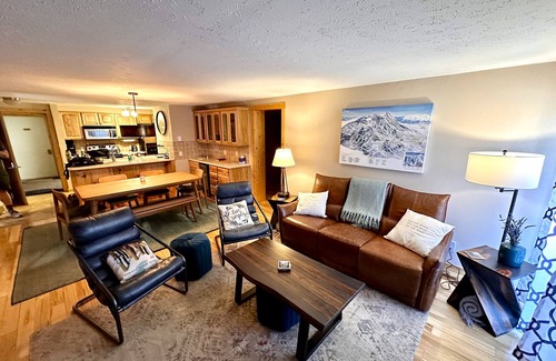Crested Butte Condominio | 4 dormitorios, capacidad para 9 condominios de montaña con piscina y jacuzzi!