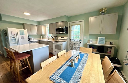 Cavendish Casa | 4 BR Ranch in Proctorsville VT-Families, couples, weddings. AC; hot tub