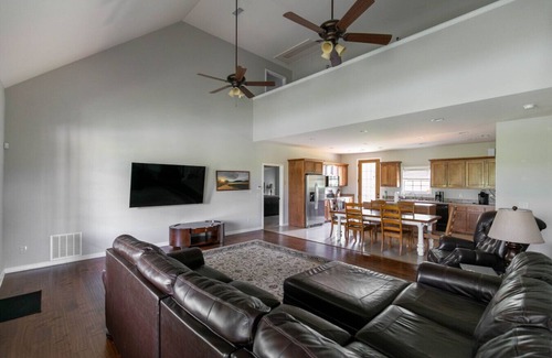 Normandy Casa | 4 BR Ranch Stay on the Duck River with Ponds HS#3
