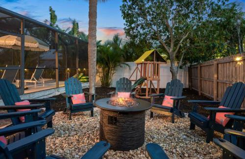 Whitney Beach Casa | 4 Br Sleeps 10 Private Pool Putt Putt Dog Friendly
