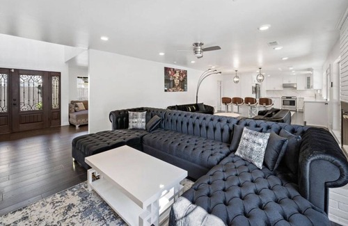 Briarforest Villa | 4 BR Villa ,Patio,Hottub,2 backyard near highway close to Med center