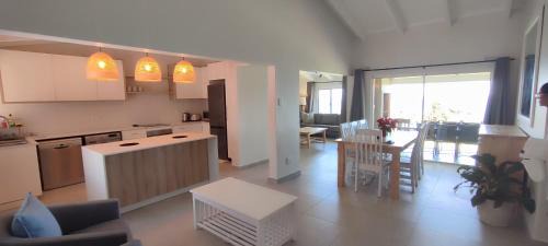 Shaka's Rock Apartamento | 4 Chaka's Rocks Chalets - The Beach Cottage