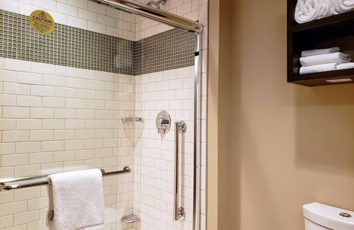 Downtown Baltimore Hotel | 4 Charming Suites for Unforgettable Stay w/ Kitchen - Pets Allowed!
