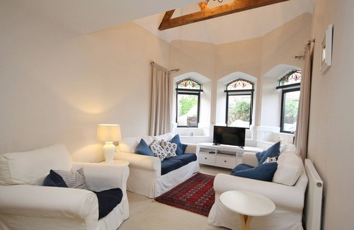 Totland Bay Cabaña | 4 CHURCH HOUSE, family friendly, with a garden in Totland Bay