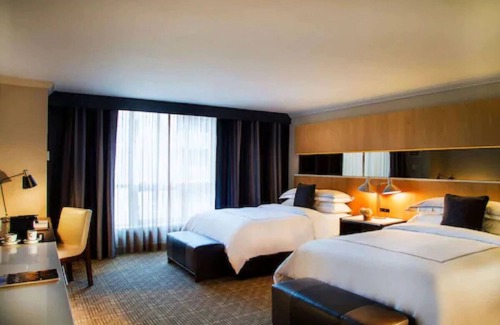 Bloor-Yorkville Hotel | 4 Comfortable Rooms w/ City & Park Views – Central to Museums & Subway