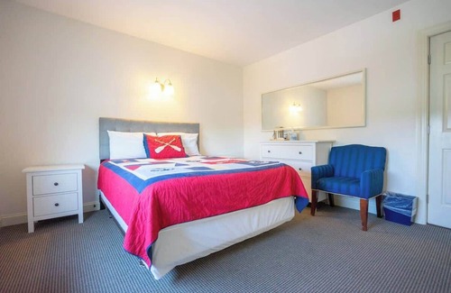 Middletown Hotel | #4 | Comfy Room w/ Queen-bed