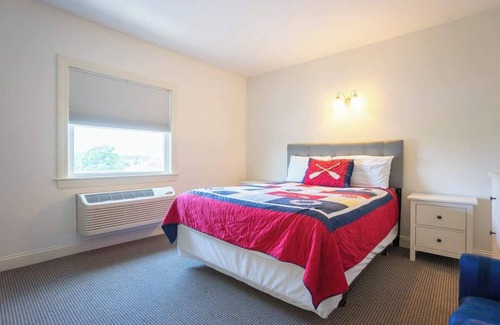 Middletown Hotel | #4 | Comfy Room w/ Queen-bed