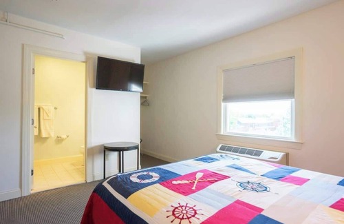 Middletown Hotel | #4 | Comfy Room w/ Queen-bed