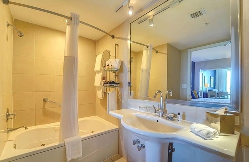 City Center Hotel | 4 Convenient Ocean Front Suites at The Sagamore Hotel South Beach!