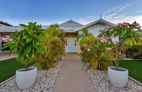 Exmouth Casa | 4 Corella Court - Pool and Jetty 12m max