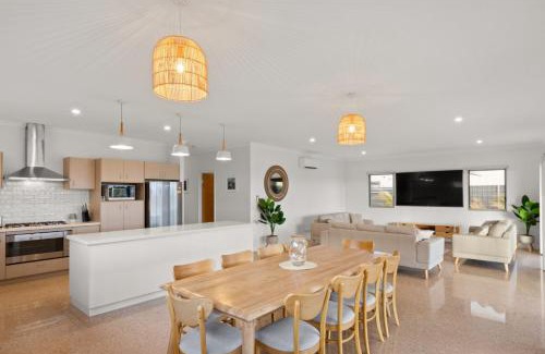 Exmouth Casa | 4 Corella Court - Pool and Jetty 12m max