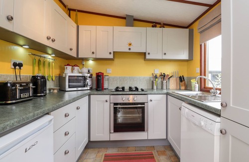 Faversham Cabaña | 4 COUNTRY VIEW PARK, character holiday cottage in Seasalter