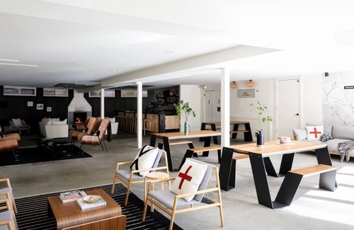 Stowe Area Hotel | 4 Deluxe Double Queens | Tälta Lodge, a Bluebird by Lark | with Indoor Pool