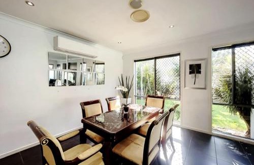 Calamvale Casa | 4 Ensuites Patio Pool BBQ Billiards Media Room
