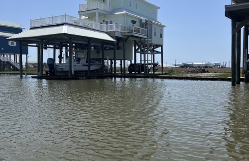 Cocodrie Casa | 4 floor costal home - large outdoor entertainment & cooking area - pool splash