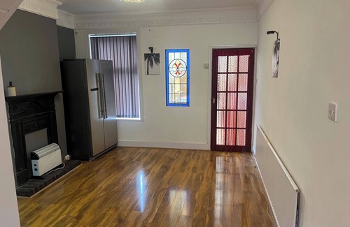Leicester Casa | 4-guest Charm Home W/street Parking & Wifi & Party