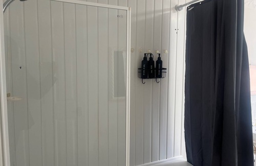 Leicester Casa | 4-guest Charm Home W/street Parking & Wifi & Party