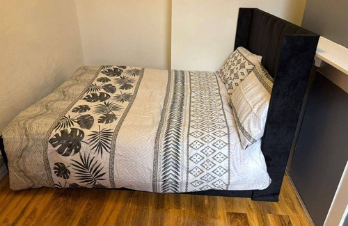 Leicester Casa | 4-guest Charm Home W/street Parking & Wifi & Party