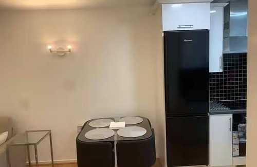 Barking Apartamento | 4 Guests - Free Parking - Easy Access to London