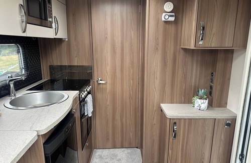Durham Cabina | 4 Guests - Pet Friendly - Durham Caravan Retreat