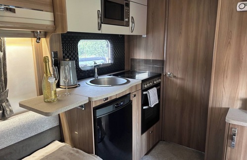 Durham Cabina | 4 Guests - Pet Friendly - Durham Caravan Retreat