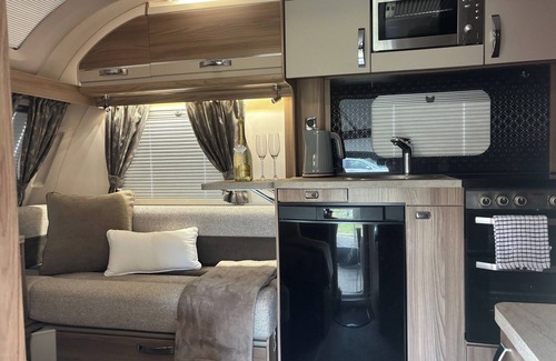Durham Cabina | 4 Guests - Pet Friendly - Durham Caravan Retreat