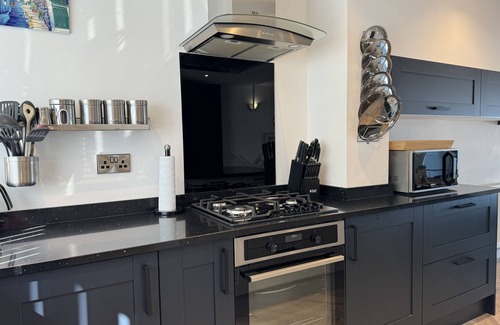Brixham Cabaña | 4 Heath Rise - sleeps 6 guests in 3 bedrooms
