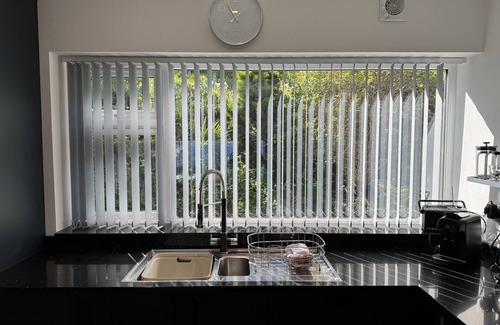 Brixham Cabaña | 4 Heath Rise - sleeps 6 guests in 3 bedrooms