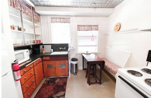 Mariposa Apartamento | #4 Historic Downtown Apartment w/kitchen