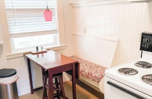 Mariposa Apartamento | #4 Historic Downtown Apartment w/kitchen