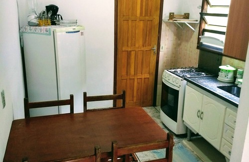 Barra do Sahy Casa | 4 casas de 2 y 3 dormitorios (sala de estar, cocina, baño, barbacoa y muebles)