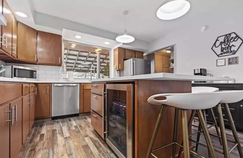 Kellogg Casa | 4 king beds, walk to restaurants, ideal for groups, gondola view, HUGE game room