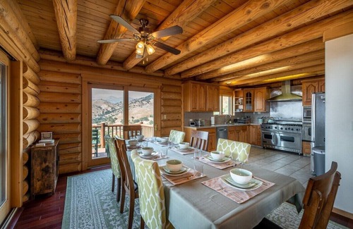 Three Rivers Cabina | 4 Kings Log Cabin 150 Acres Spectacular Views