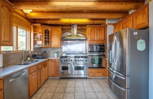 Three Rivers Cabina | 4 Kings Log Cabin 150 Acres Spectacular Views
