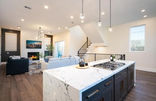 Washington Ave./ Memorial Park Casa | 4-Level Modern Luxury w Cozy Rooftop near Downtown