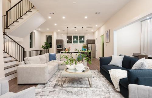 Washington Ave./ Memorial Park Casa | 4-Level Modern Luxury w Cozy Rooftop near Downtown