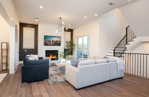 Washington Ave./ Memorial Park Casa | 4-Level Modern Luxury w Cozy Rooftop near Downtown