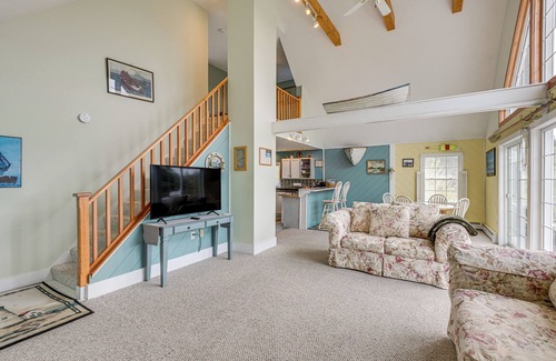 Bernard Casa | 4 Mi to Acadia Trails: Coastal Maine Home w/ Deck