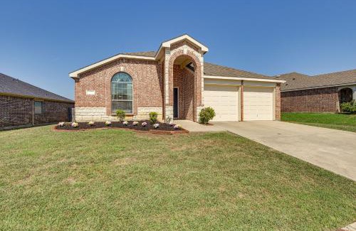 South Arlington Casa | 4 Mi to ATandT Stadium Home with BBQ in Grand Prairie