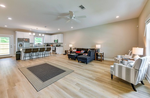 Auburn - Opelika Casa | 4 Mi to Auburn University: Townhome w/ Fenced Yard