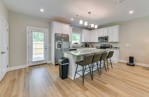 Auburn - Opelika Casa | 4 Mi to Auburn University: Townhome w/ Fenced Yard